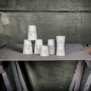 Kartonnen koffiebekers in verschillende maatvoeringen