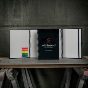 Custom made Notitieboekje met pennenlus, pagemarkers én een leeslint