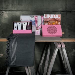 Wellnesspakket bestaande uit een Walra Hamamdoek, tijdschrift, Rituals geschenkverpakking én een tijdschriftenbox