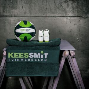 Zomerpakket bestaande uit custom made strandlakens / custom made beachvolleybal / zonnebrandcrème